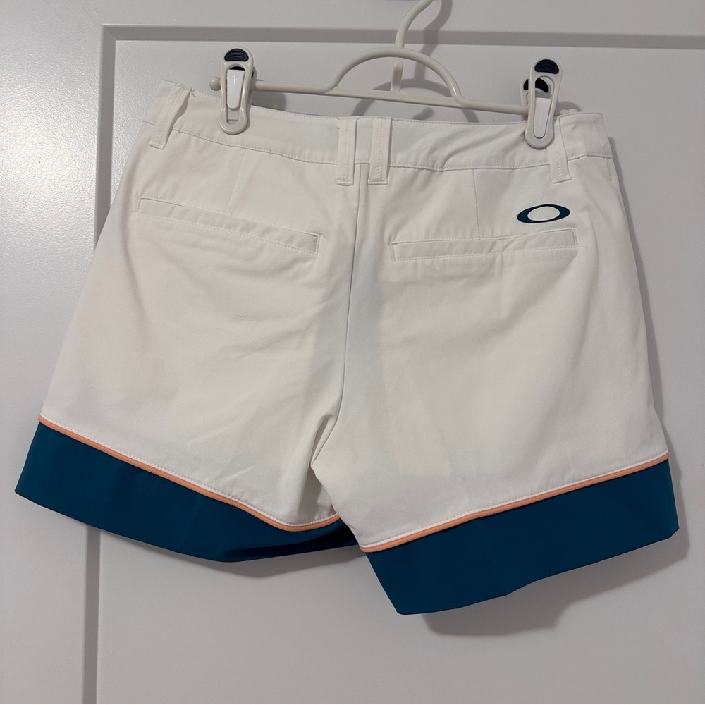 Oakley Bella Golf Short In White Size XS Women’s NWT